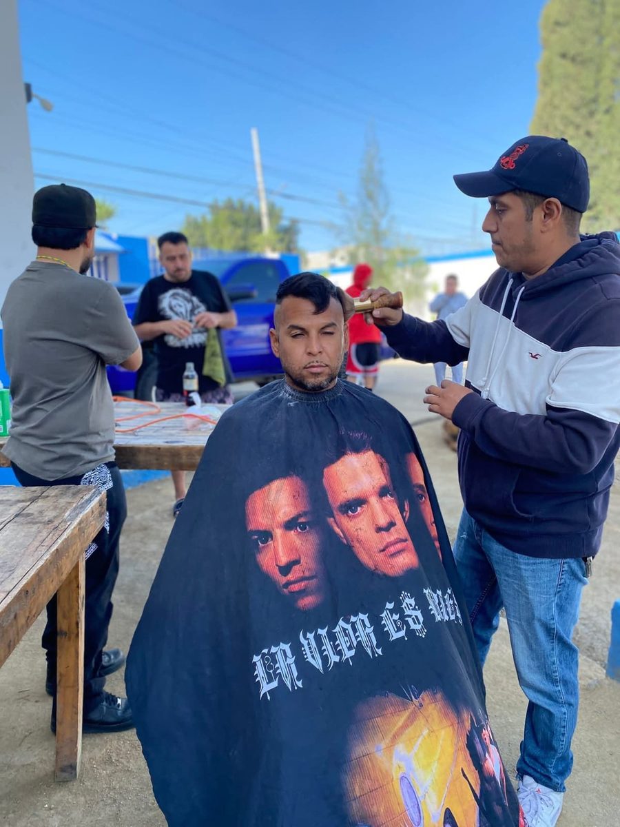 Barbería al aire libre — evento comunitario