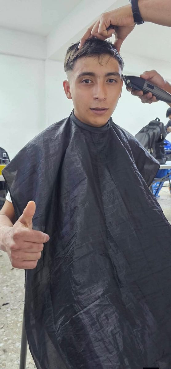 Cliente satisfecho tras su corte